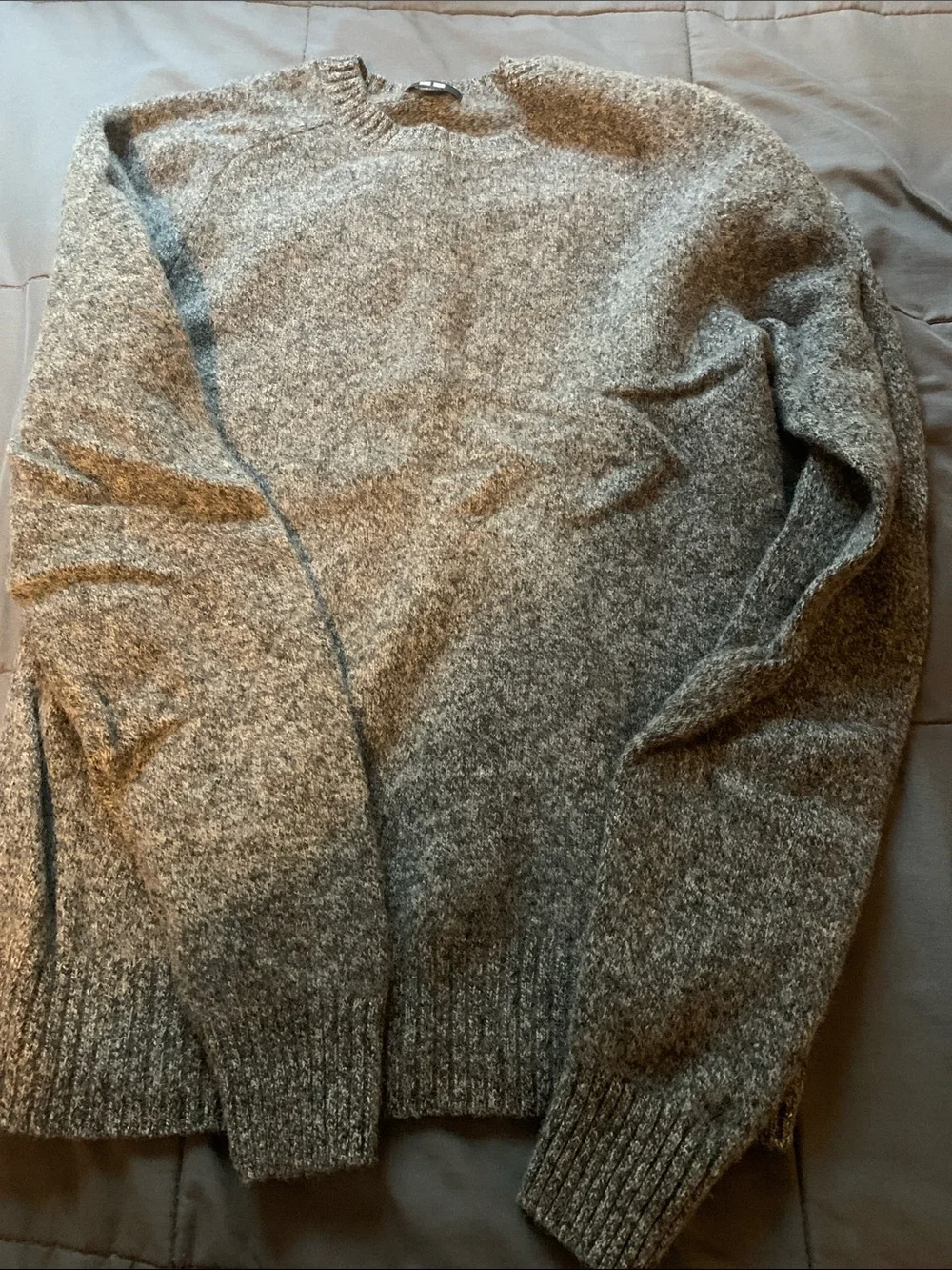 Uniqlo Men's Crewneck Sweater in Heather Gray